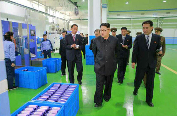 周轉(zhuǎn)箱在朝鮮國(guó)企也很火，金正恩親自視察