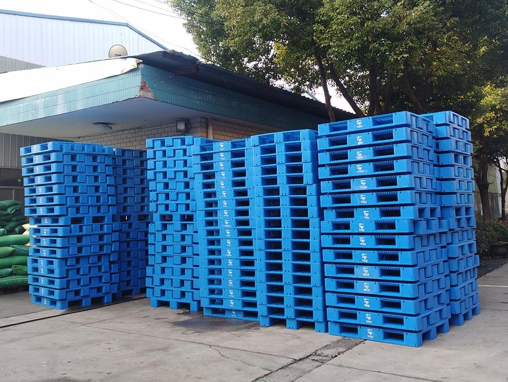 川字網(wǎng)格塑料托盤，一種可以上貨架的塑料托盤