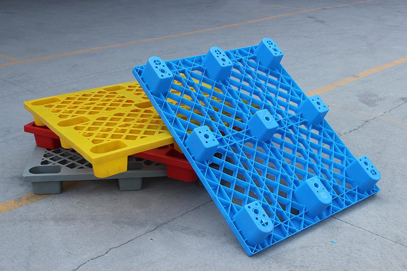 為什么九腳塑料托盤更受歡迎？價格更便宜?