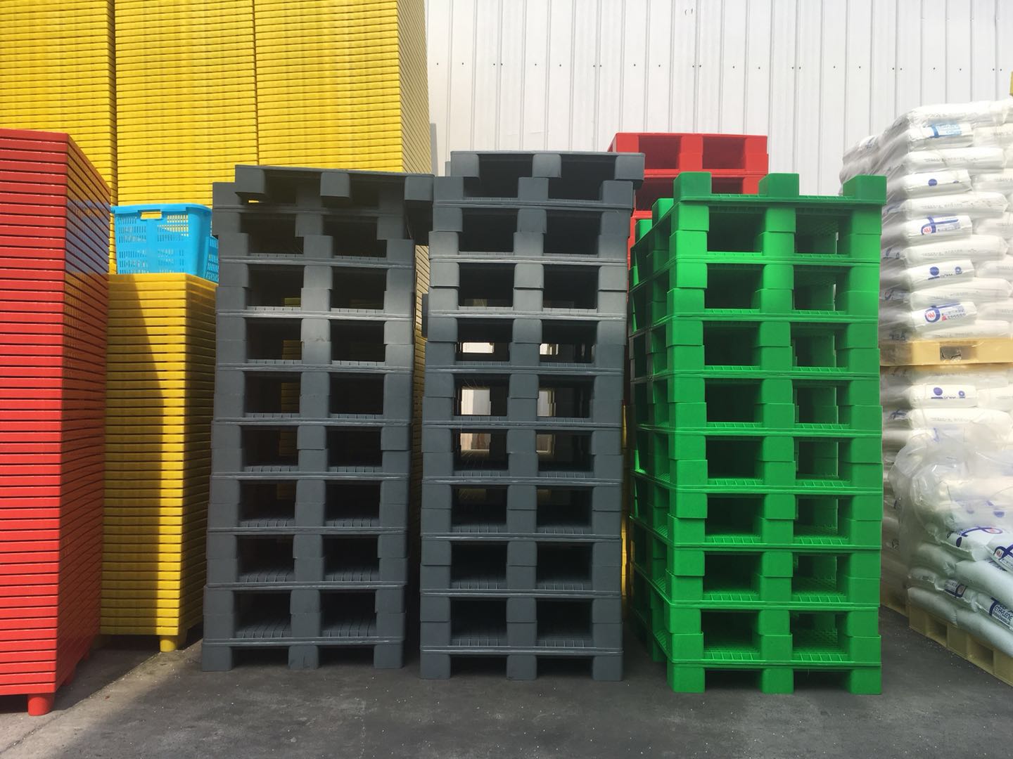 多彩的塑料托盤兄弟們，這些照片很靚！