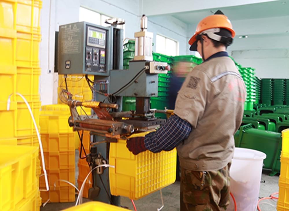 林輝塑業(yè)塑料制品中的絲網(wǎng)印和燙金工藝！