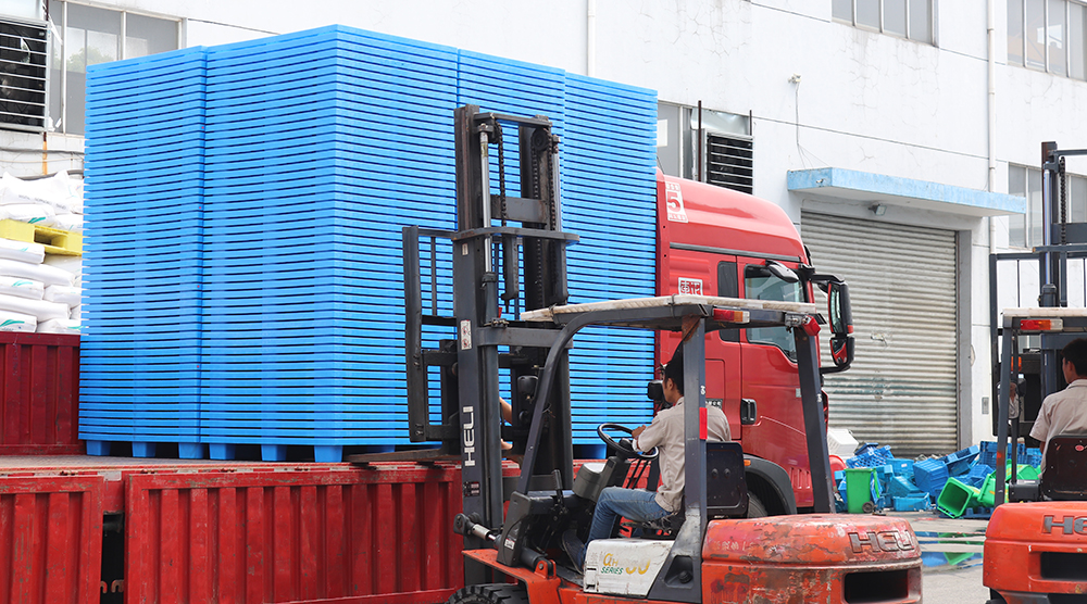 美國(guó)累計(jì)確認(rèn)百萬(wàn)，國(guó)內(nèi)塑料托盤(pán)生產(chǎn)廠家應(yīng)該怎么做好外貿(mào)