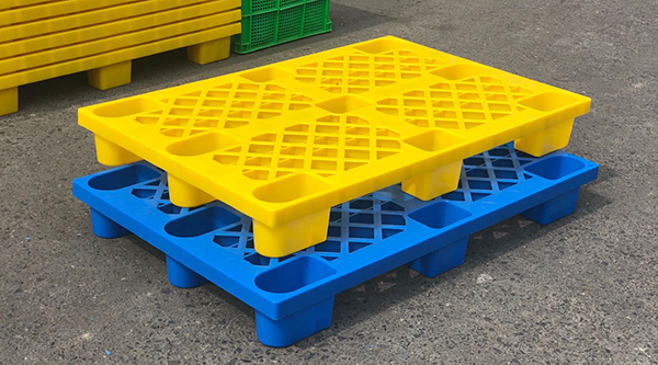 今天就來(lái)夸夸九腳塑料托盤(pán)廠家！