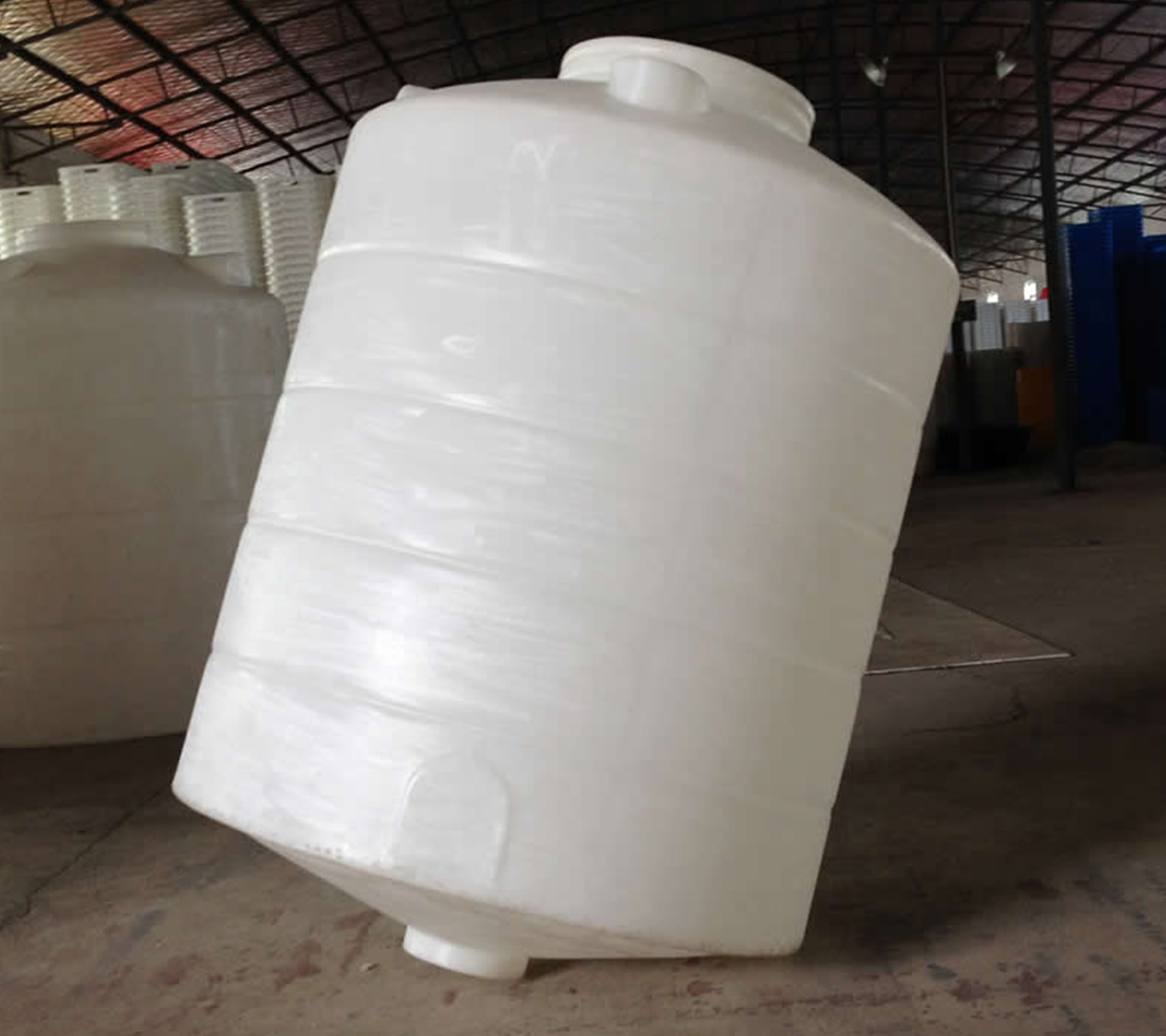 靜默的守護(hù)者：食品與化工行業(yè)塑料儲(chǔ)罐選型與應(yīng)用深度指南