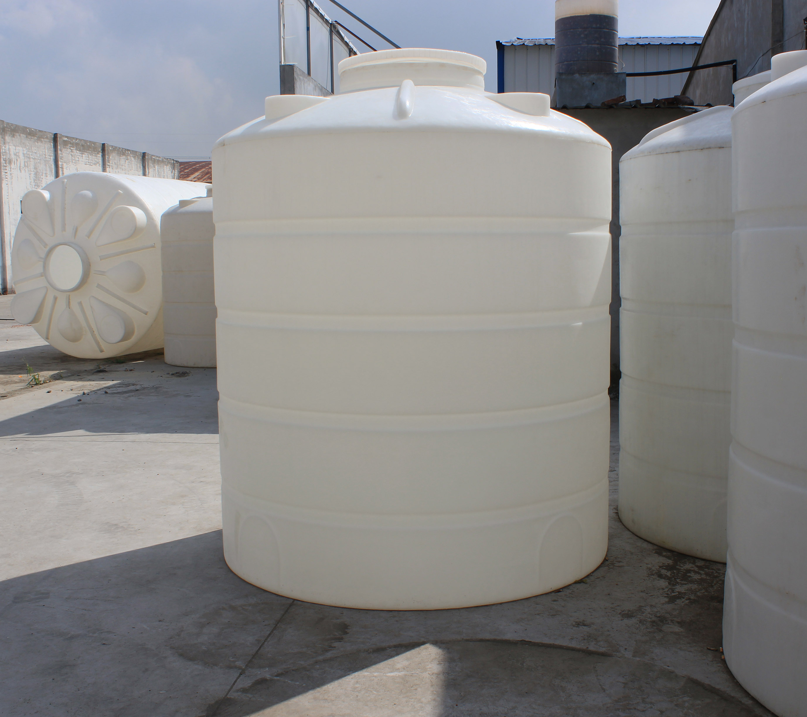 塑料儲罐的材質(zhì)與尺寸選擇指南：從需求出發(fā)的科學匹配