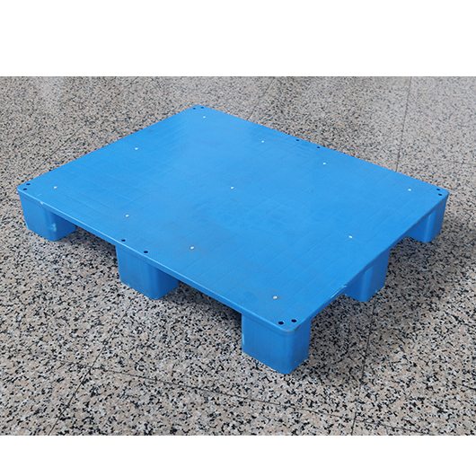 效率的基石：塑料托盤如何定義現(xiàn)代倉儲物流新標準